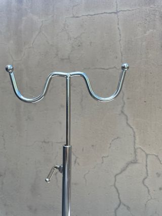 Expositor bolsos colgantes pañuelos