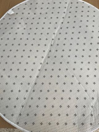 Alfombra fútbol blanco y negro