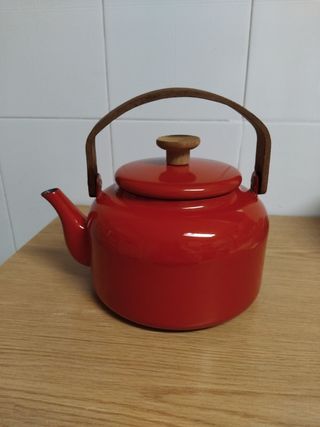 Tetera roja vintage esmaltada