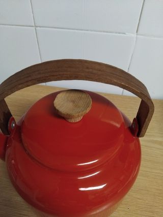 Tetera roja vintage esmaltada
