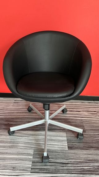 Silla giratoria Ikea SKRUVSTA negra. disponibles 5