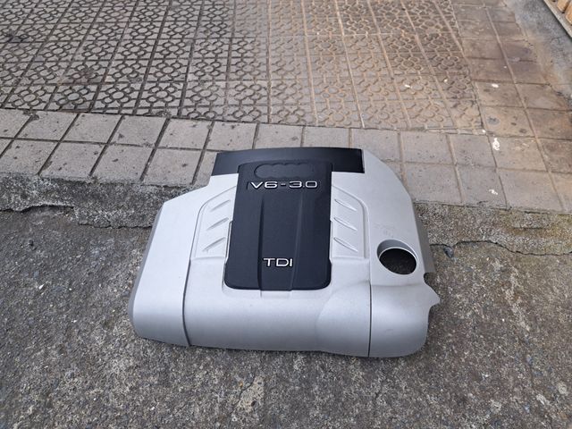 Tapa motor Audi Q7- Impecable