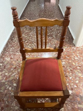 Silla madera clásica pequeña