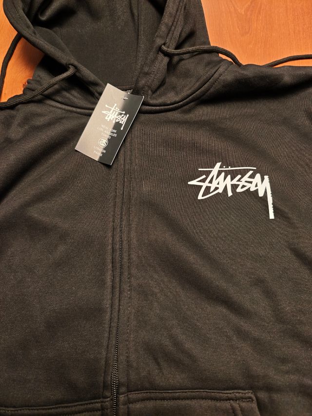 Sudadera Stüssy negra con capucha