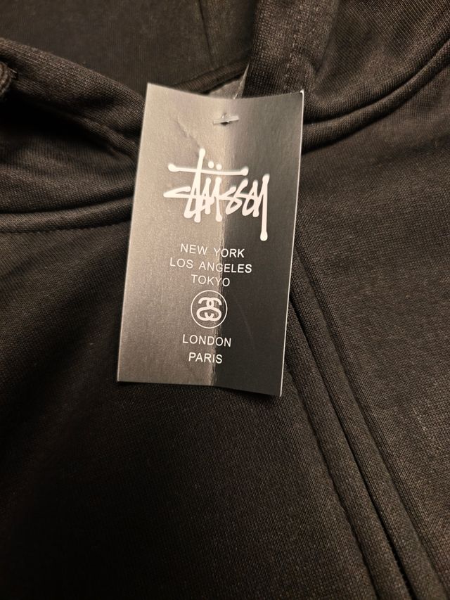 Sudadera Stüssy negra con capucha