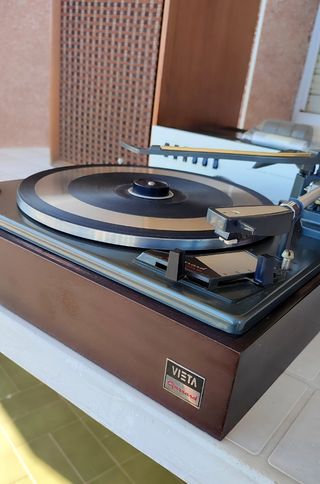 Tocadiscos Vieta con amplificador y altavoces