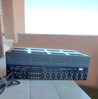 Tocadiscos Vieta con amplificador y altavoces