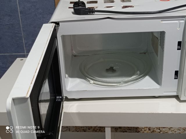 Microonde bianco - 800W