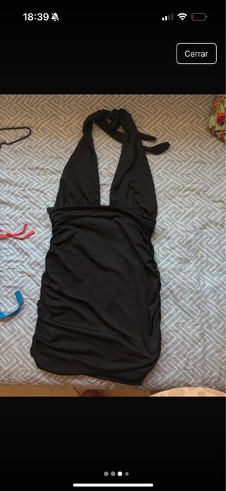 Vestido negro corto ajustado