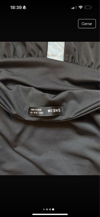 Vestido negro corto ajustado