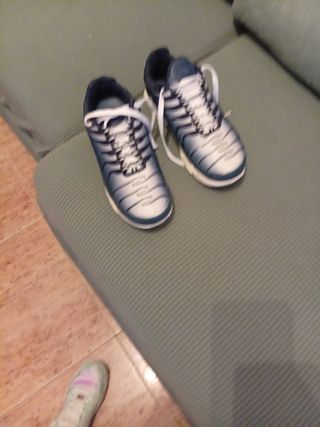 Zapatillas deportivas 44 - casi nuevas