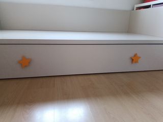 Cama nido  beige, blanco .