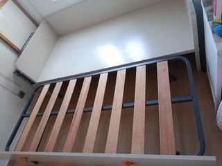 Cama nido  beige, blanco .