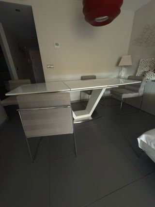 Mesa extensible 8comensales blanca muebles Benítez