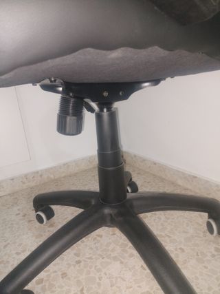 Silla gaming negra oficina