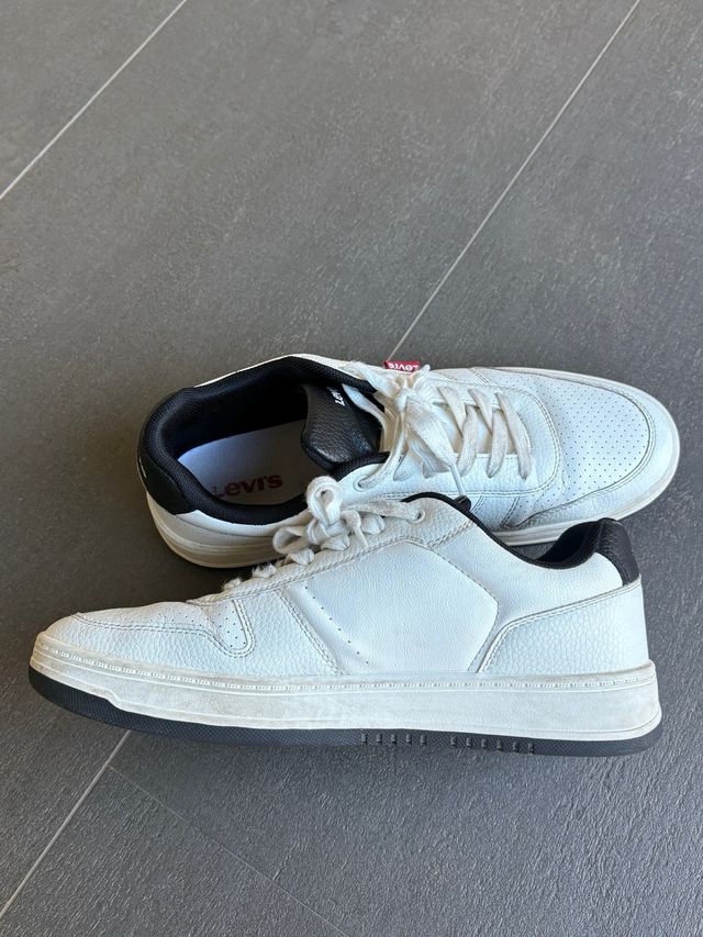 Zapatillas Levi's blancas