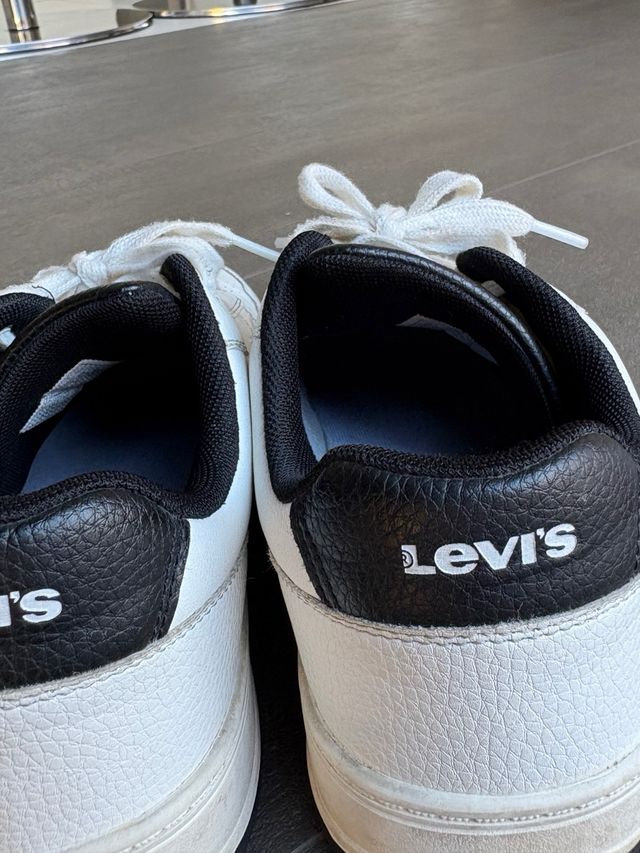Zapatillas Levi's blancas