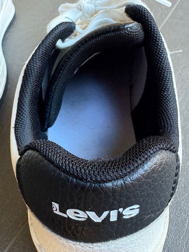 Zapatillas Levi's blancas