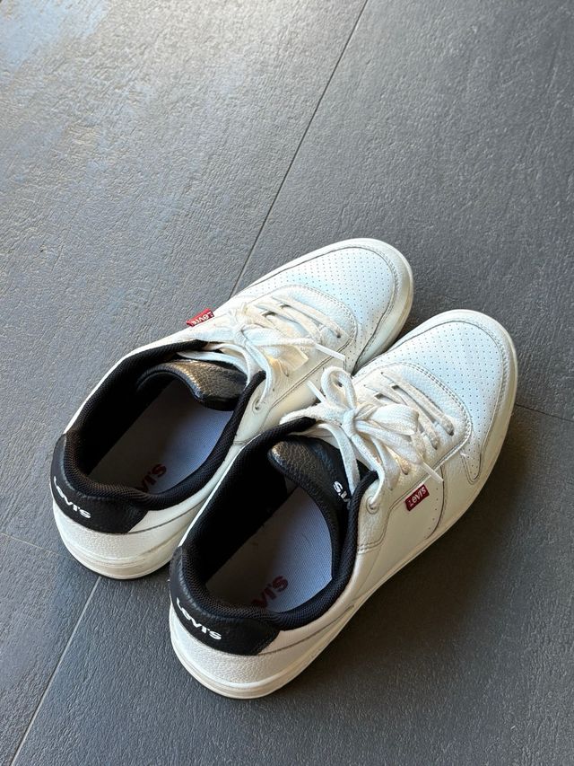 Zapatillas Levi's blancas