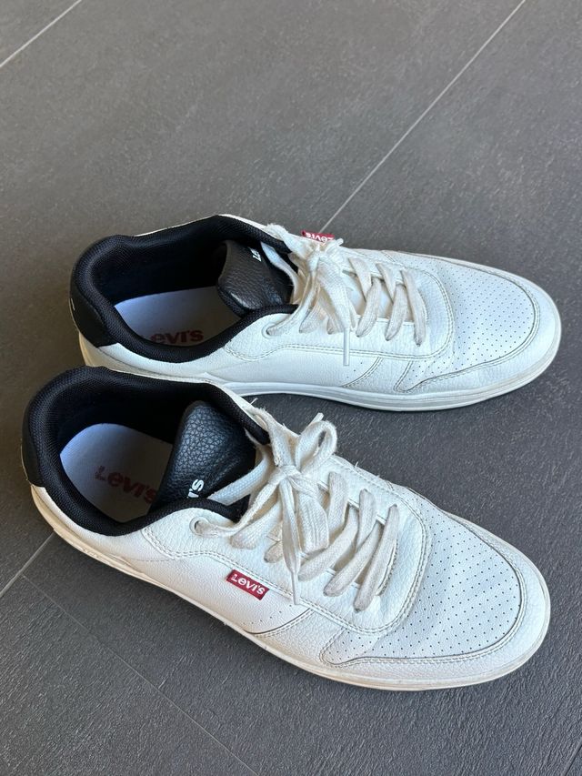 Zapatillas Levi's blancas