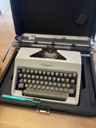 Máquina escribir Olympia - Antigua