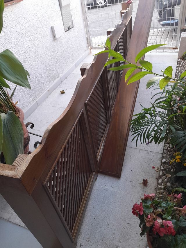 Cubre radiador madera marrón