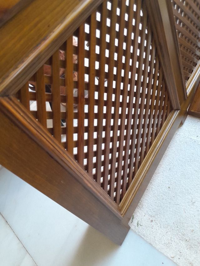 Cubre radiador madera marrón