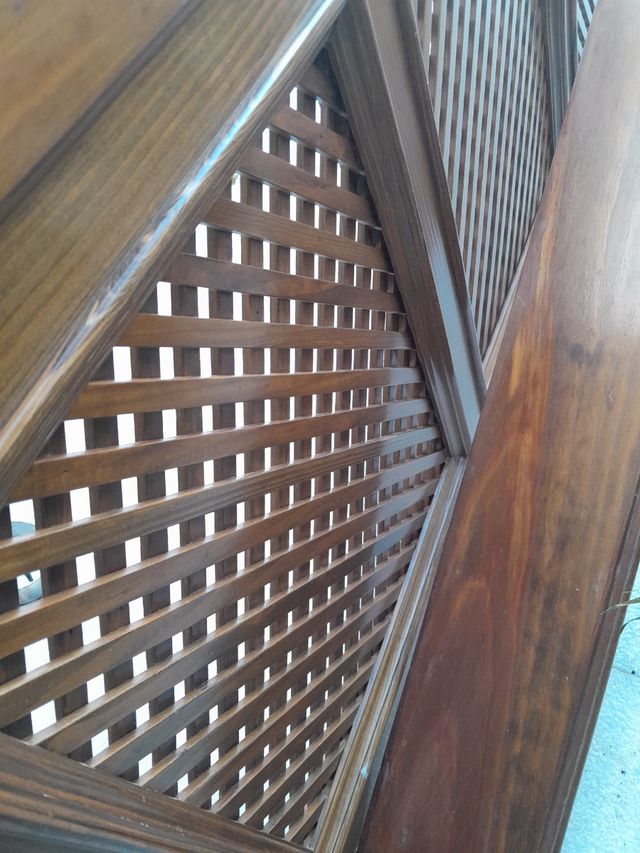 Cubre radiador madera marrón