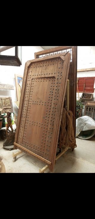 Puerta antigua de cedro