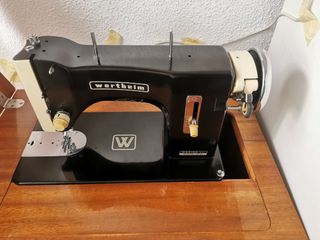 Máquina coser antigua de madera