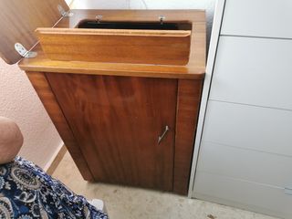 Máquina coser antigua de madera