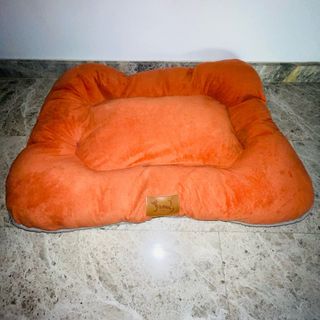 Cama para mascotas naranja