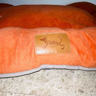 Cama para mascotas naranja