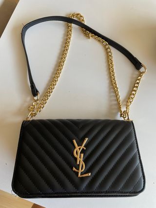 Bolso negro rígido