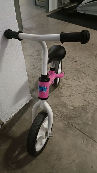 Bicicleta sin pedales rosa
