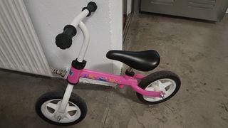 Bicicleta sin pedales rosa