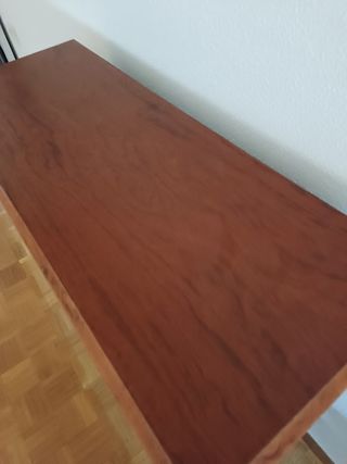 Estantería madera marrón