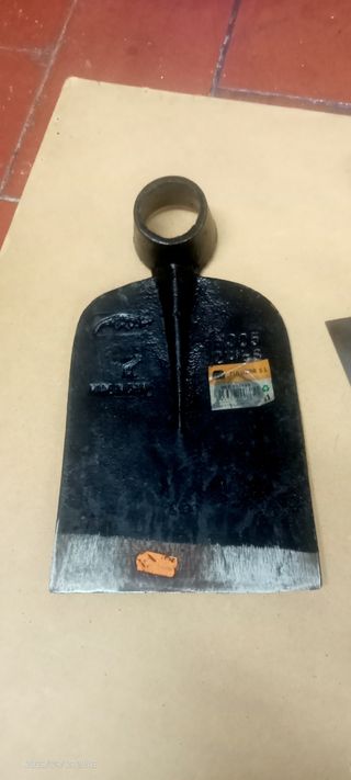 Alzada y paleta de albañil