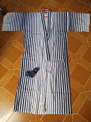 Kimono japonés rayas azul-blanco