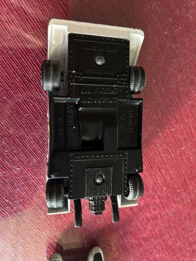 2 Coches carreras BRM y OSI BISILURO