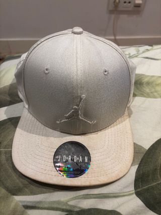 Gorra Jordan - Blanca y Beige