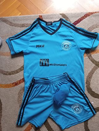 Equipación MKE fútbol niño 8-9 años