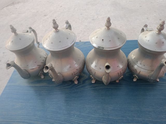 Juego de 4 teteras antiguas