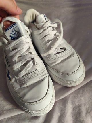 Zapatillas Reebok Classic blancas y azules