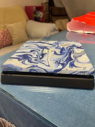 PS4 Slim 500GB + FIFA 18, FIFA  19 + Knack 