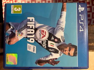 PS4 Slim 500GB + FIFA 18, FIFA  19 + Knack 