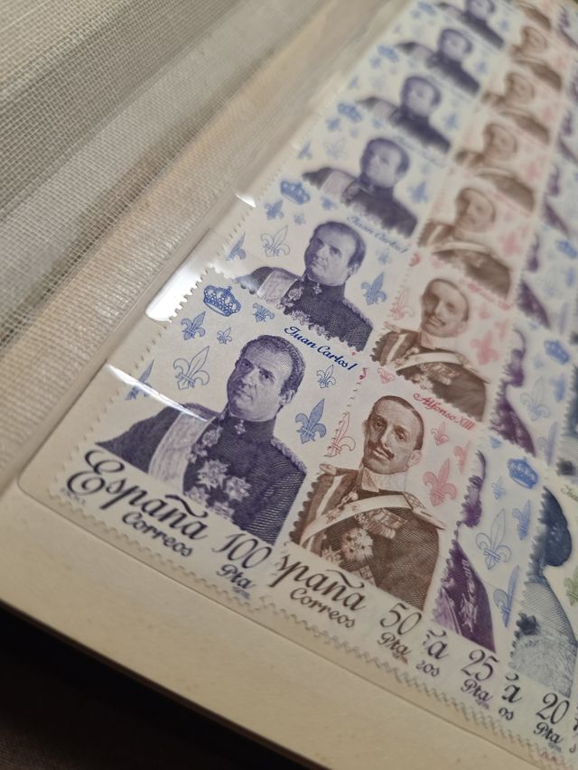 Sellos Monarcas Españoles - 84uds.  Lote. España.