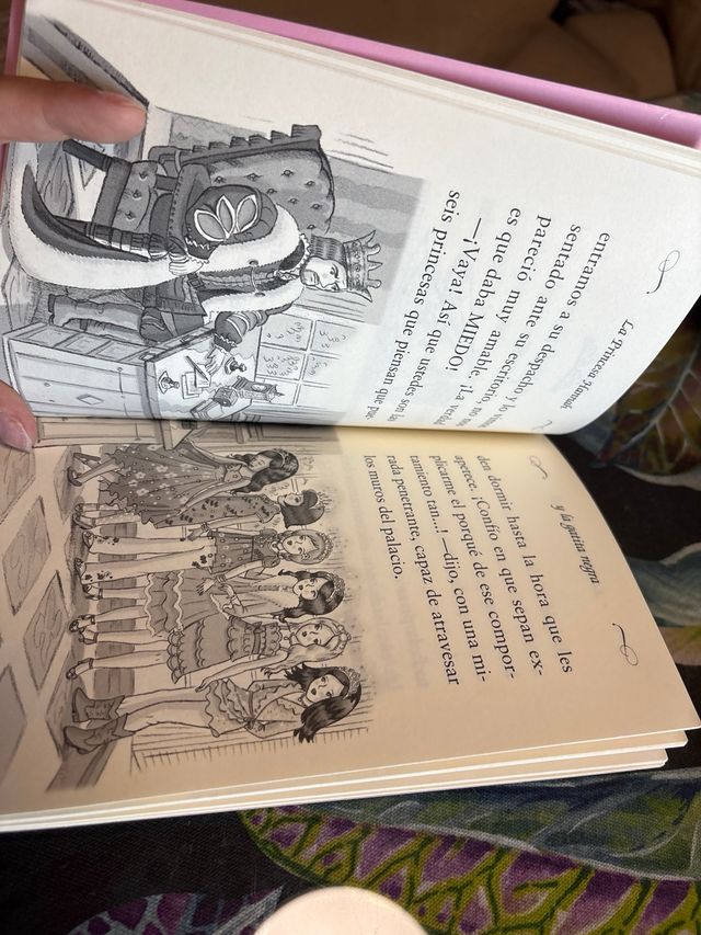 La Princesa Hannah y la gatita negra