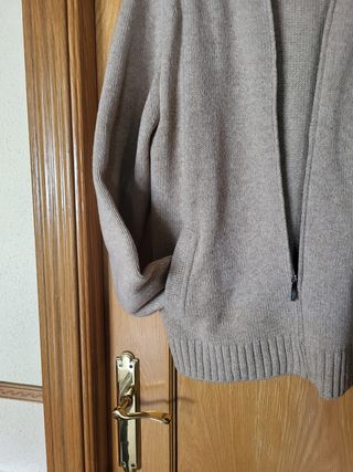 Chaqueta jersey de lana Emidio Tucci beige.
