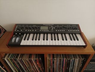 Sintetizador DeepMind 6 - Como nuevo